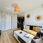 Apartament Le Duplex Des Arcades - T2 Lumineux Hypercentre Carentan
